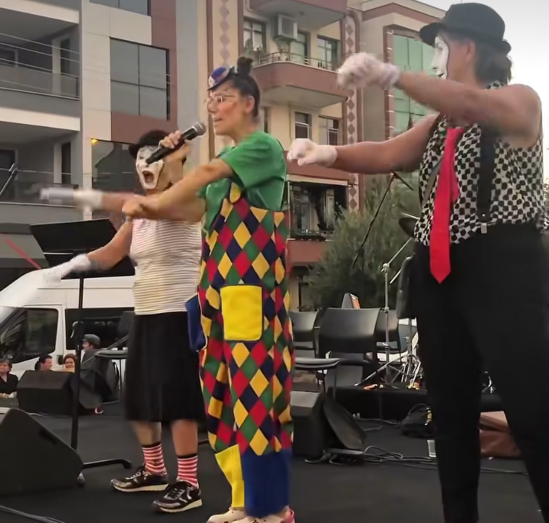 beydag-da-cocuklar-mahalle-senliginde-eglendi-3 Beydağ’da Rengârenk Mahalle Şenliği Coşkusu