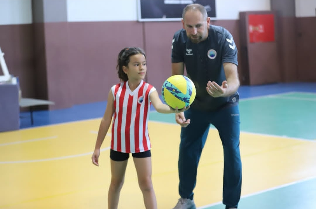 menderes-te-yaz-spor-okullari-devam-ediyor-2 Menderes’te Yaz Spor Okulları Tüm Hızıyla Sürüyor