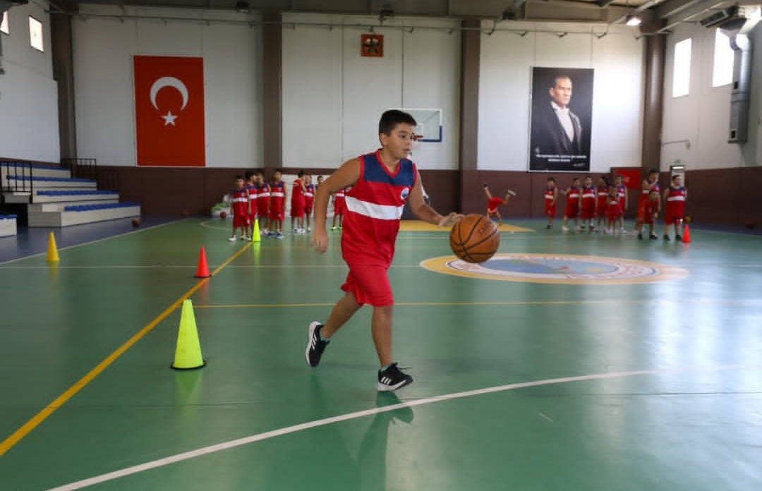 menderes-te-yaz-spor-okullari-devam-ediyor-4 Menderes’te Yaz Spor Okulları Tüm Hızıyla Sürüyor