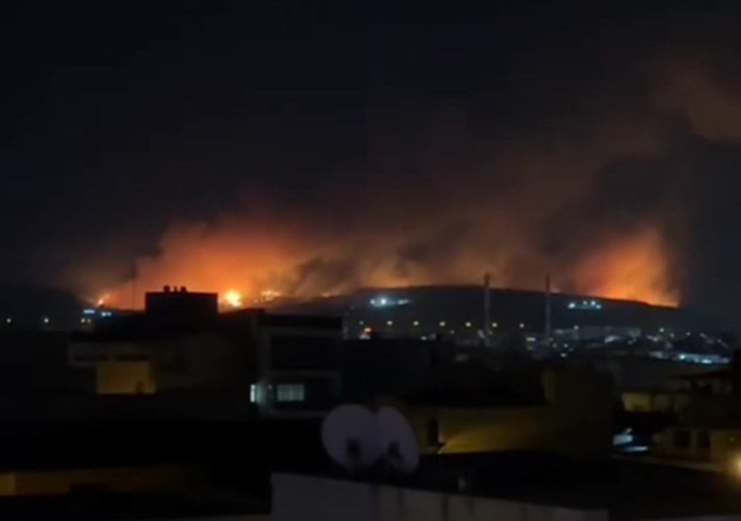 izmir-bucadaki-yangin-devam-ediyor Buca’daki Yangın Nedeniyle İniş Yapamayan Uçaklar Muğla'ya Yönlendiriliyor