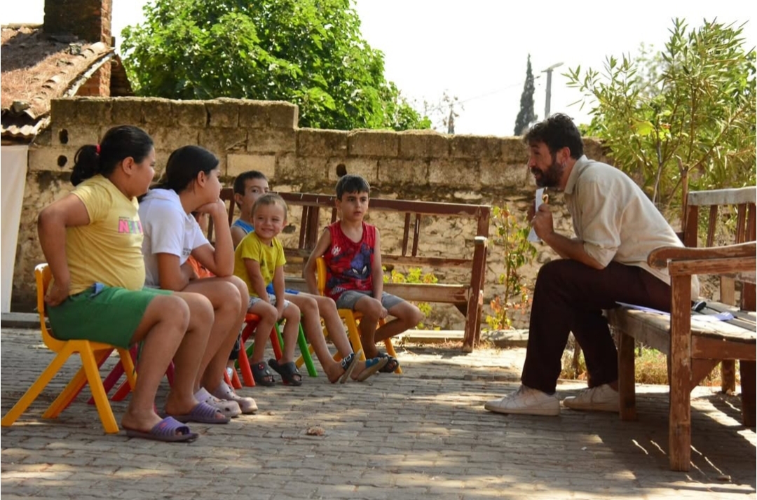 karadogan-da-yangindan-etkilenen-cocuklara-destek-3 Karadoğan'da Yangından Etkilenen Çocuklara Moral Etkinliği