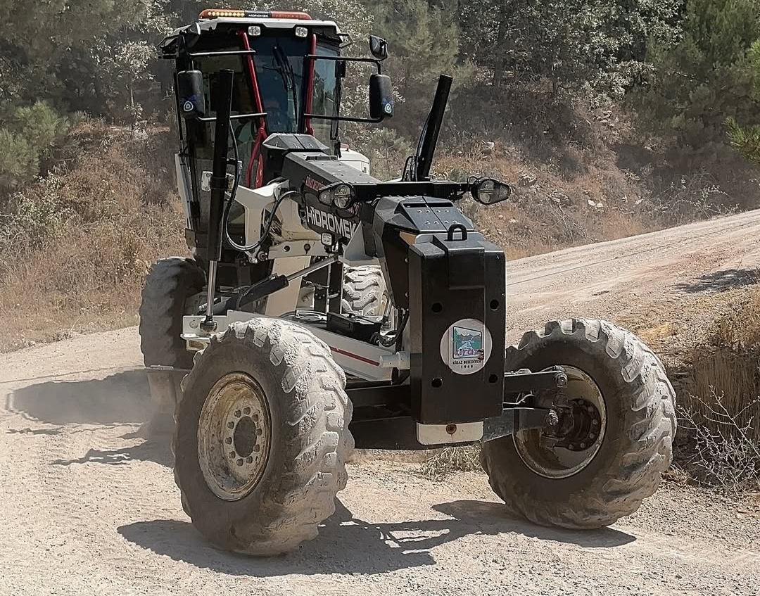 kiraz-belediyesinden-park-ve-pazar-yerlerinde-temizlik-calismalari-2 Kiraz Belediyesi’nden Park ve Pazar Yerlerinde Temizlik Çalışması