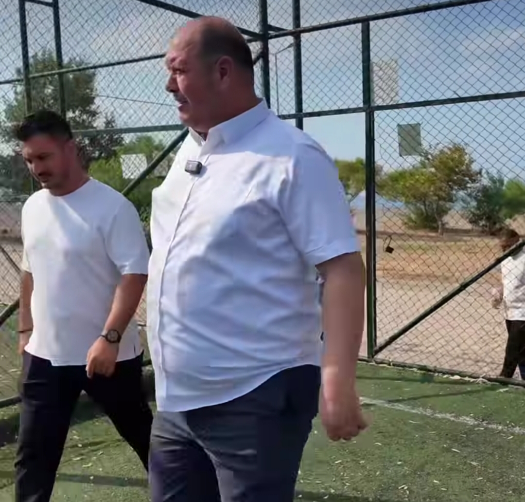 menderes-te-hali-sahalar-ve-spor-alanlari-yenileniyor-2 Menderes’teki Saha Yenileme Çalışmaları Özdere’de Devam Ediyor