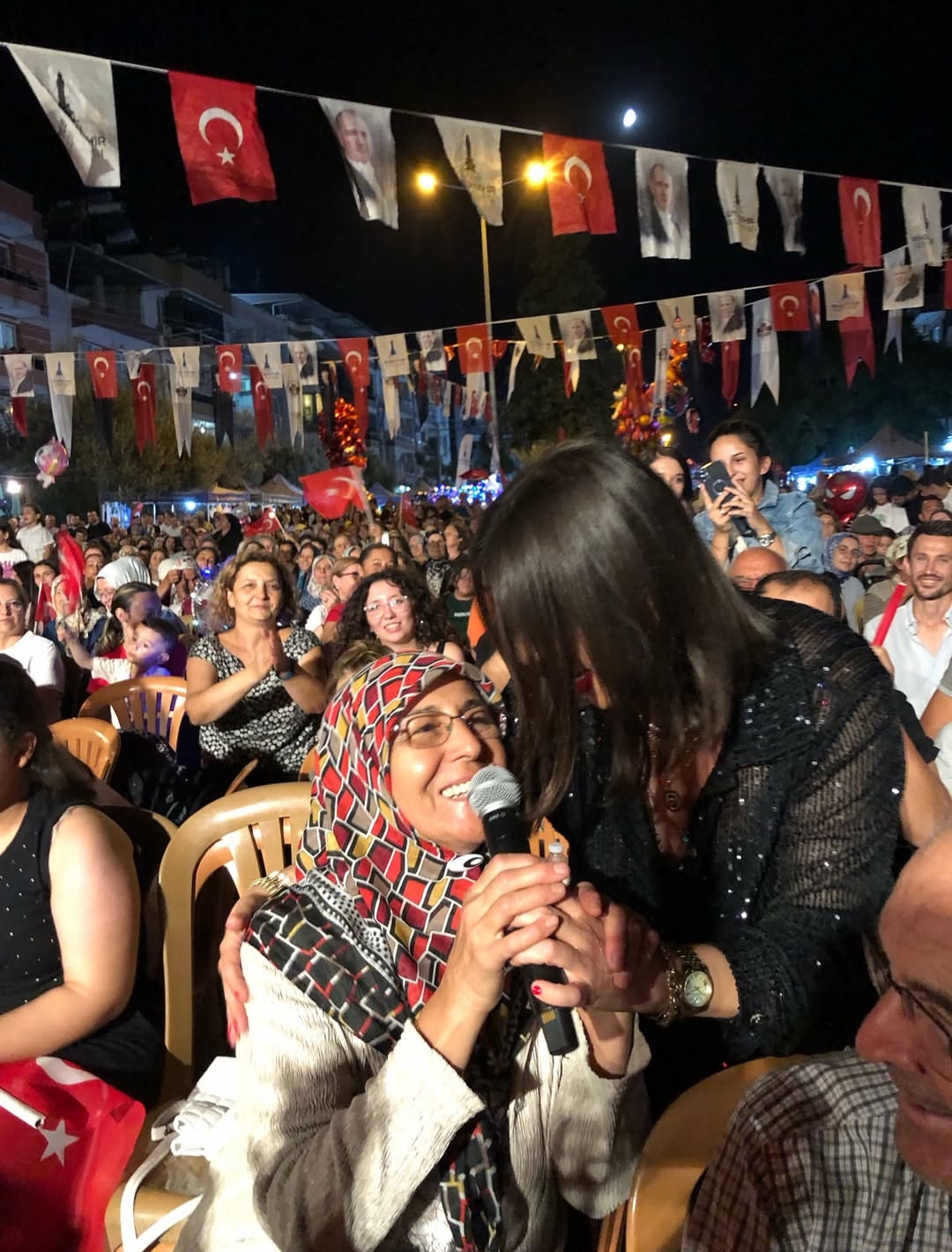 beydag-in-kurtulusunun-103-uncu-yil-donumu-kutlamalarinda-ayna-grubu-beydaglilari-costurdu-1 Beydağ'ın 103. Kurtuluş Günü Coşkusuna Ayna Grubu Damga Vurdu