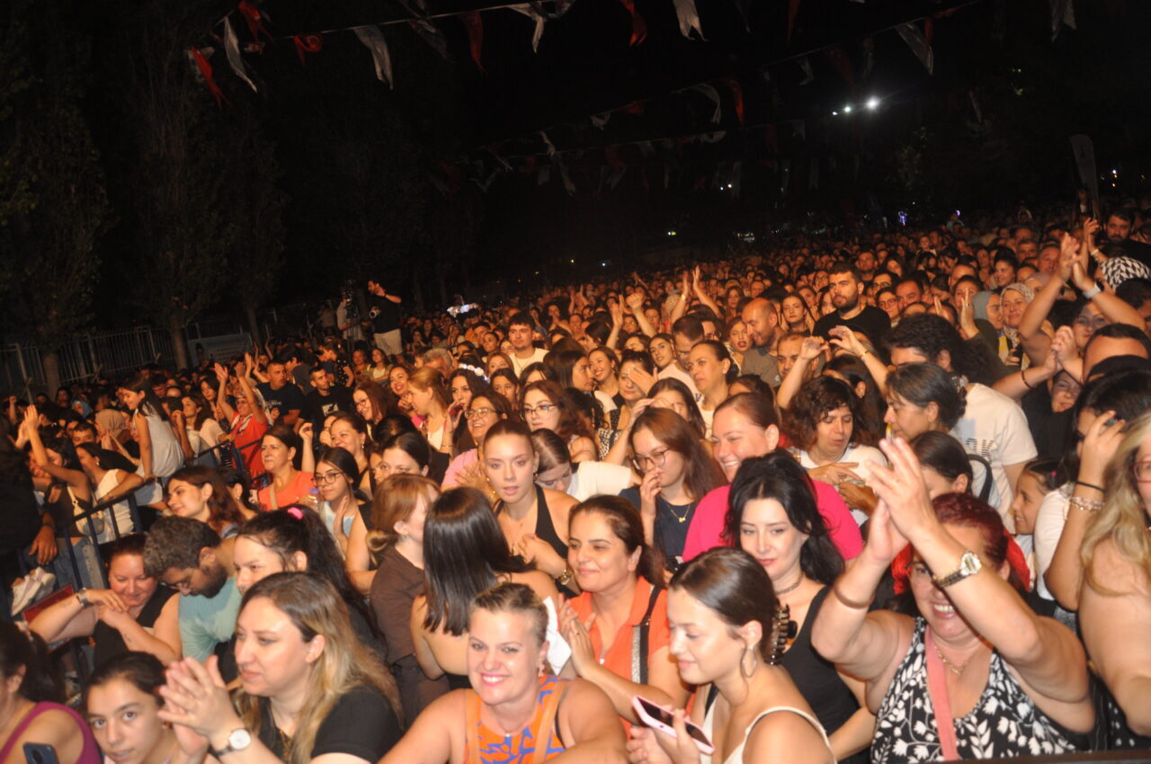 odemis-41-milli-fuari-acildi-1 Ödemiş Milli Fuarı 41. Kez Kapılarını Açtı