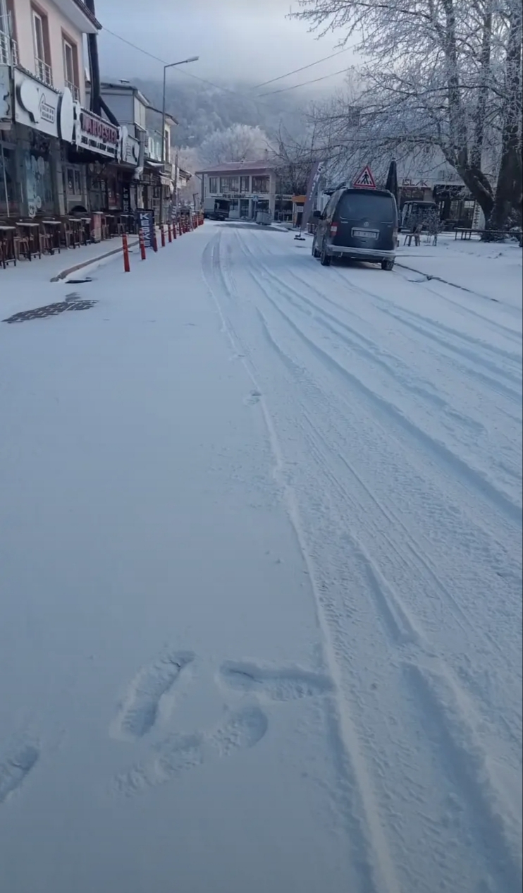 odemis-golcuk-tenkar-manzaralari-1 Ödemiş Gölcük'ten Masal Tadında Kar Manzaraları