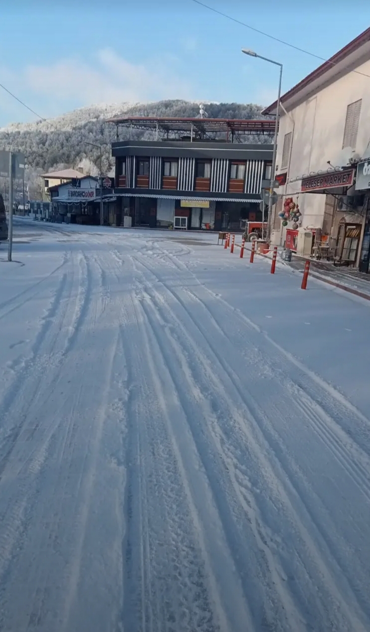 odemis-golcuk-tenkar-manzaralari-4 Ödemiş Gölcük'ten Masal Tadında Kar Manzaraları