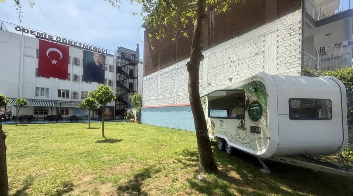 odemis-ogretmenevi-kahve-karavani-hizmetine-basladi-1 Ödemiş Öğretmenevi'nden Kahve Karavanı Hizmeti