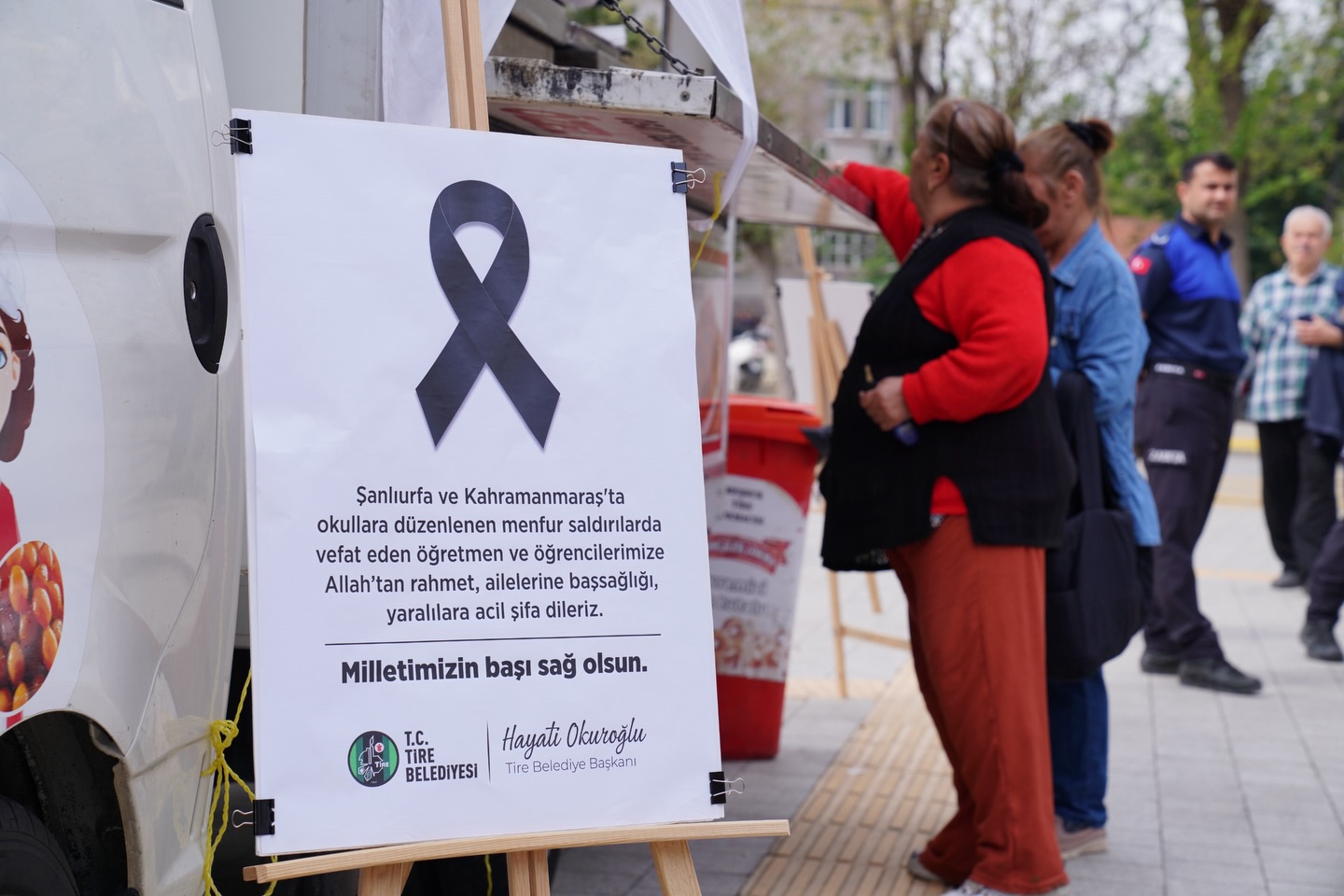 tire-belediyesi-nden-saldirida-yasamini-yitirenler-icin-lokma-hayri-2 Tire Belediyesi Saldırıda Hayatını Kaybedenler İçin Lokma Döktürdü