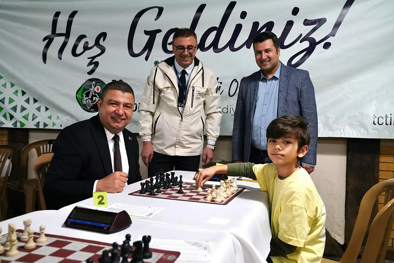 tire-de-satranc-turnuvasi-basladi-1 Tire’de Satranç Heyecanı Başladı