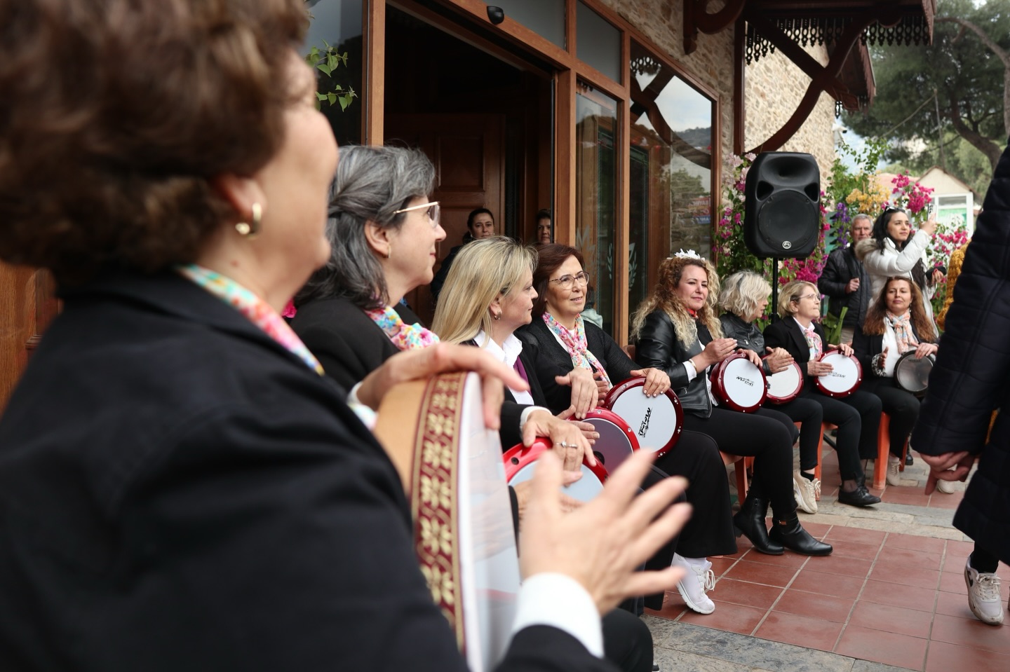 27-uluslararasi-bayindir-cicek-festivali-devam-ediyor-6 27. Uluslararası Bayındır Çiçek Festivali'nden Rengarenk Görüntüler