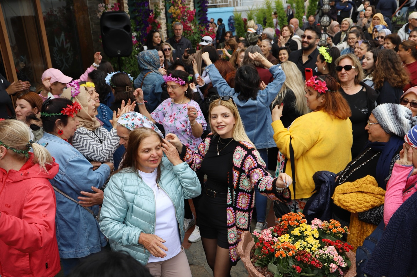 27-uluslararasi-bayindir-cicek-festivali-devam-ediyor-7 27. Uluslararası Bayındır Çiçek Festivali'nden Rengarenk Görüntüler