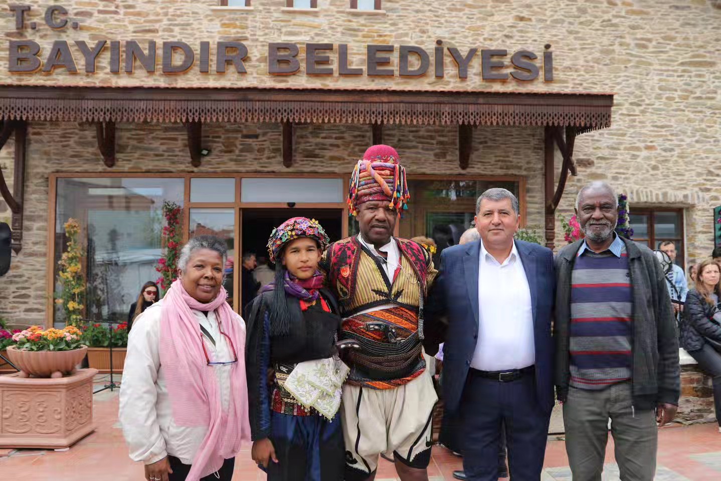 27-uluslararasi-bayindir-cicek-festivali-devam-ediyor-8 27. Uluslararası Bayındır Çiçek Festivali'nden Rengarenk Görüntüler