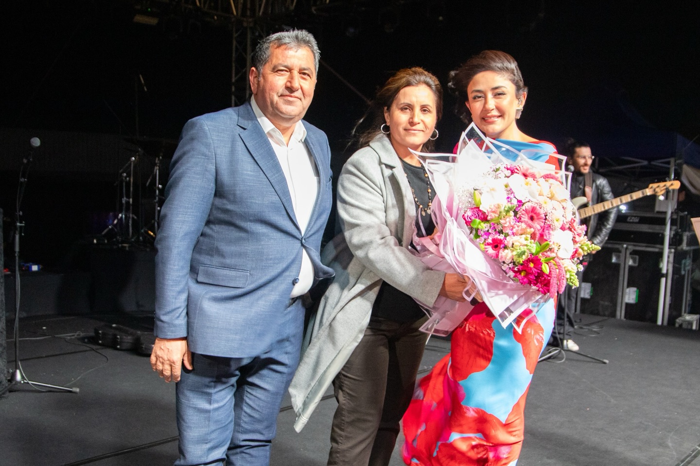 27-uluslararasi-bayindir-cicek-festivalinde-melek-mosso-konseri-1 Bayındır Çiçek Festivali’nin Üçüncü Gününde Melek Mosso Konseri