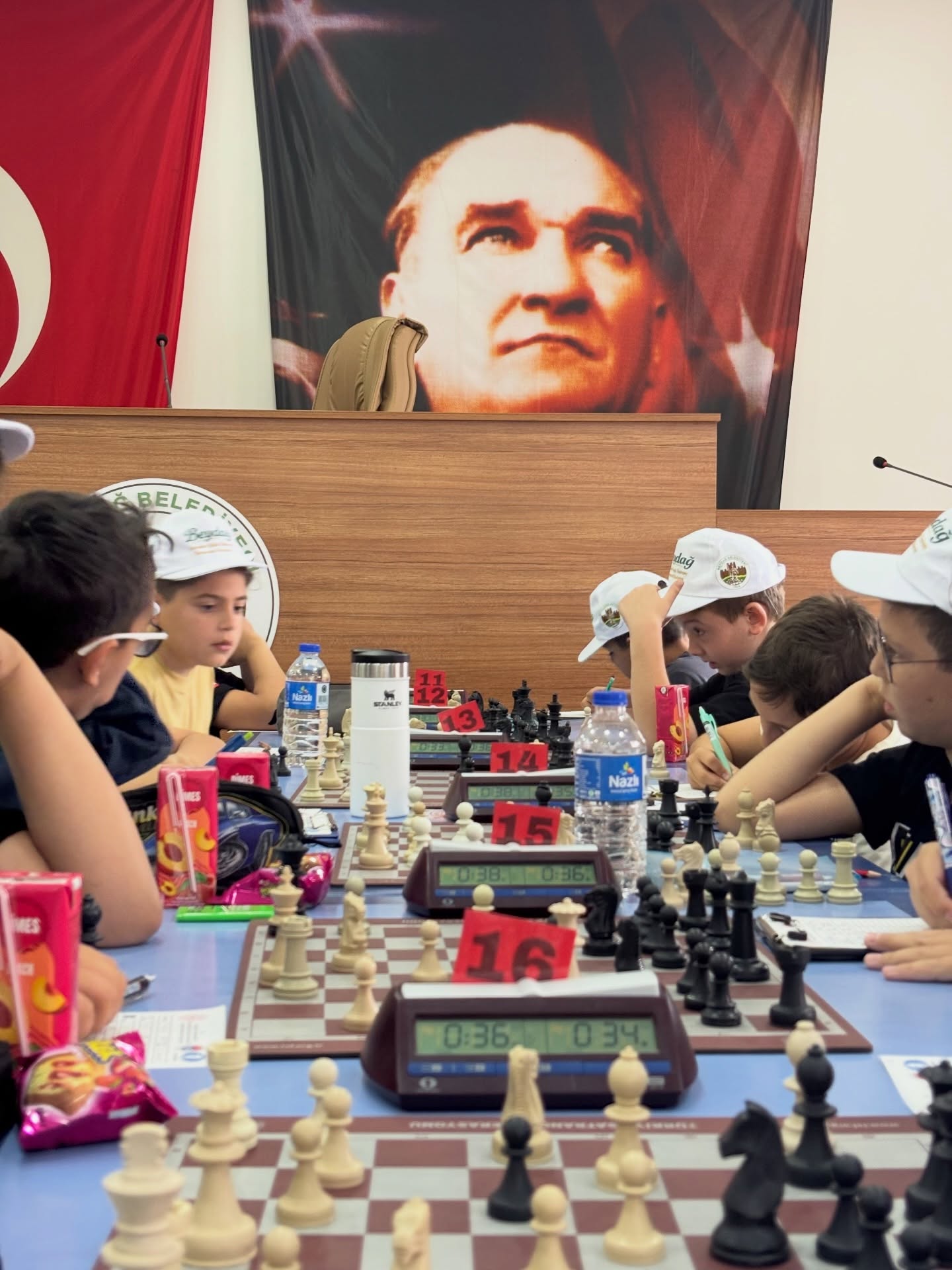 beydag-daki-anneler-gunu-satranc-etkinligine-yogun-katilim-3 Beydağ’da Anneler Günü Satranç Turnuvası Yoğun Katılımla Başladı