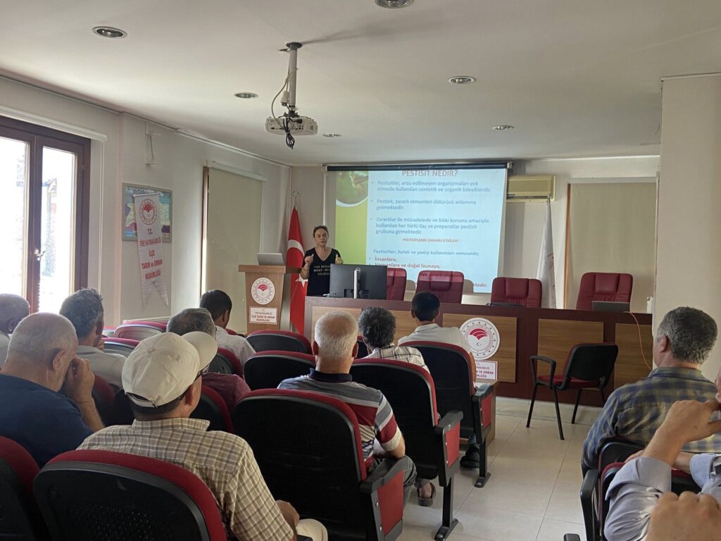 Tire’de Çiftçilere Zirai İlaçların Kullanımıyla İlgili Eğitim Verildi