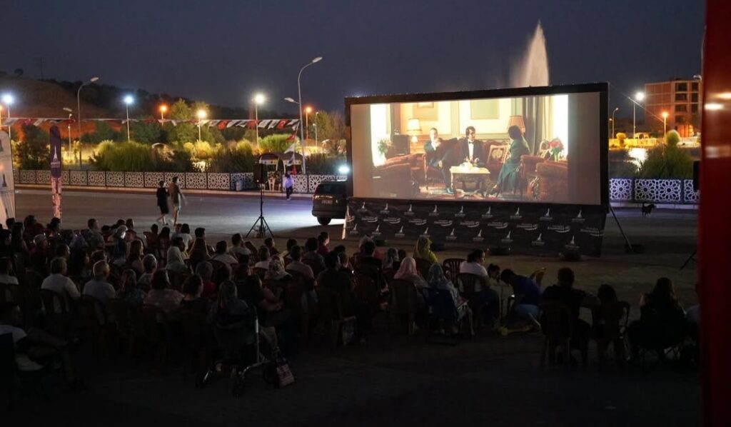 Tire’de Açık Hava Sinema Gecesine Yoğun İlgi