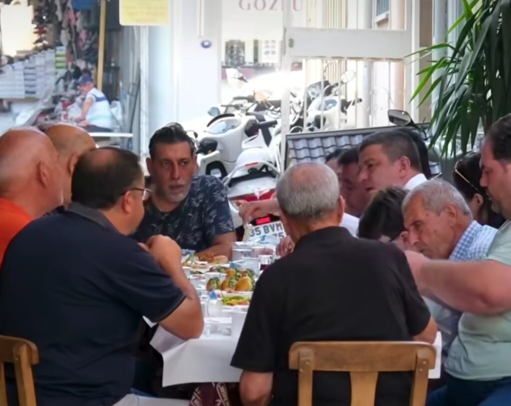 Başkan Okuroğlu Saraçlar Çarşısı Esnafıyla Kahvaltıda Buluştu