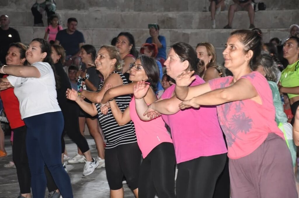 Torbalı’da Zumba Gecesi’ne Yoğun İlgi