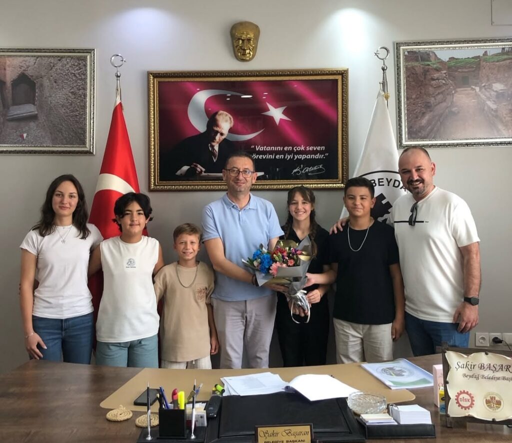 Şakir Başaran, 2 Eylül Kurtuluş Günü ve Festivalde Sahne Alan Çocukları Ağırladı