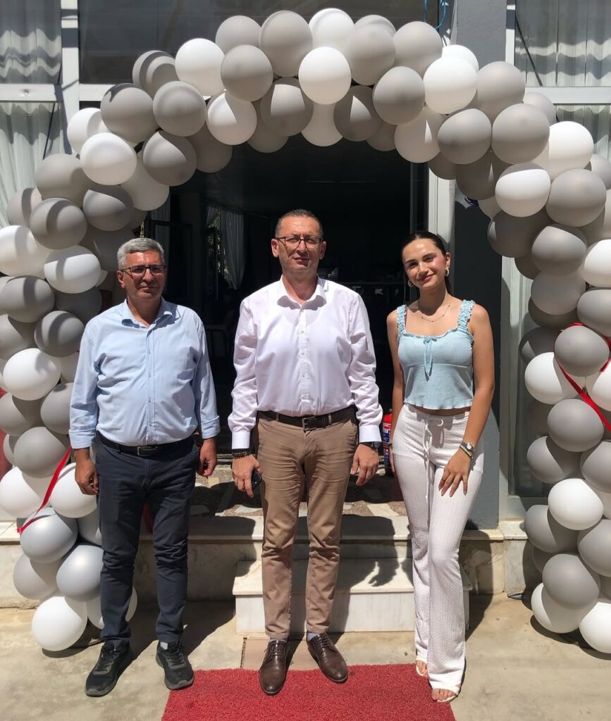 Beydağ’da Savarona Cafe Hizmete Açıldı