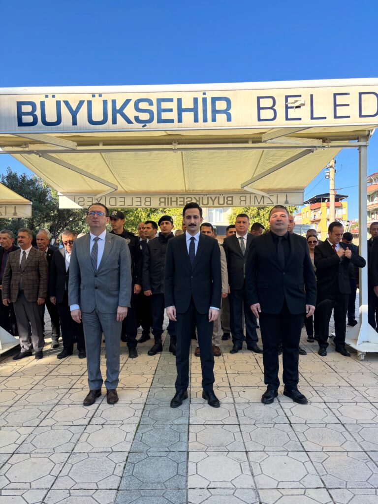 Beydağ Belediye Başkanı Şakir Başaran 19 Ekim Muhtarlar Günü'nde Atatürk Anıtı'na Çelenk Sundu
