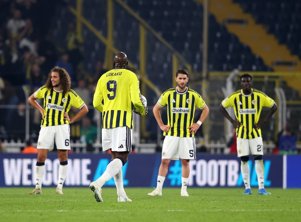 Fenerbahçe Takım Olamamanın ve Bireysel Çıkarların Bedelini Ağır Ödüyor