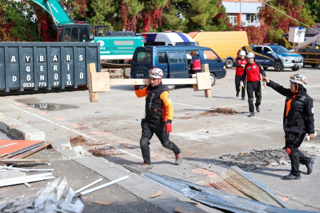 İzmir Deprem Tatbikatında BUCAKUT Ekiplerinden Başarılı Saha Operasyonu