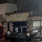 Kayalıklaçtan İş Yerlerinin Üzerine Düşen Otomobilin Sürücüsü Yaralandı