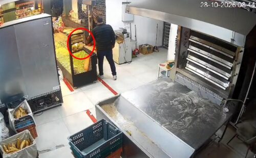 Sultangazi'de Fırında Hırsızlık Olayı Güvenlik Kamerasına Yansıdı