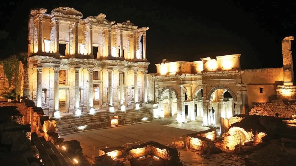 Tarihi Mekanlarda Gece Müzeciliği Rekora Koşuyor: Efes Ören Yeri Zirvede