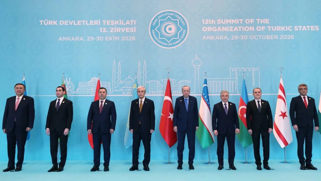 Türkiye ile Azerbaycan Arasındaki Okul Kıyafeti Krizi Büyüyor